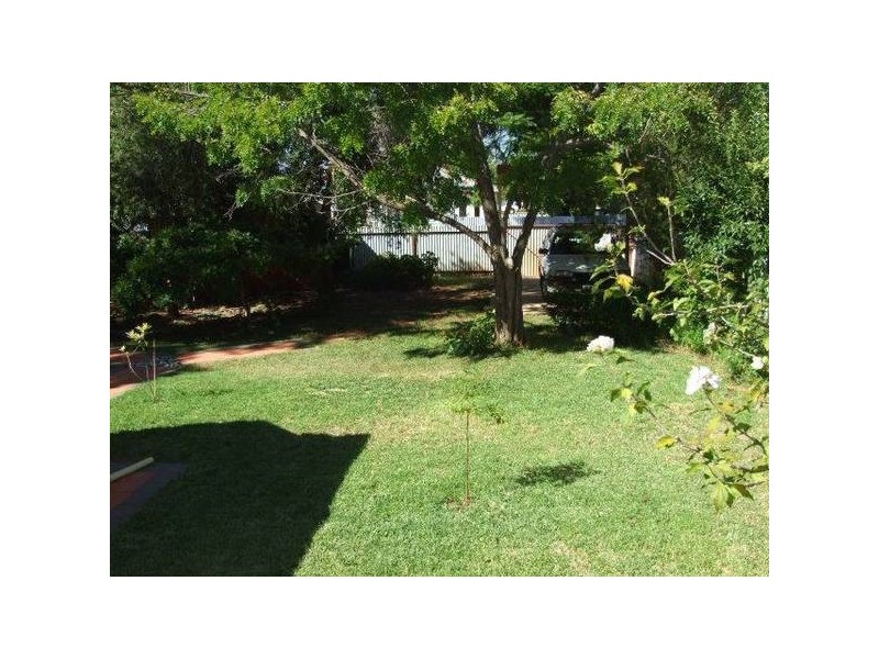 11 Thurlstone Street, Parkes NSW 2870