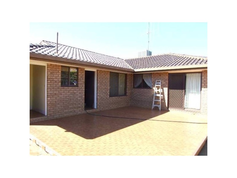 14 Danilenko Street, Parkes NSW 2870