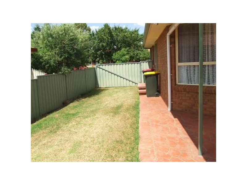 5 Friendship Place, Parkes NSW 2870