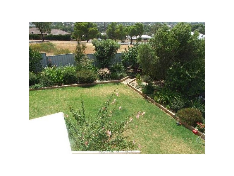 16 Vaucluse Place, Parkes NSW 2870