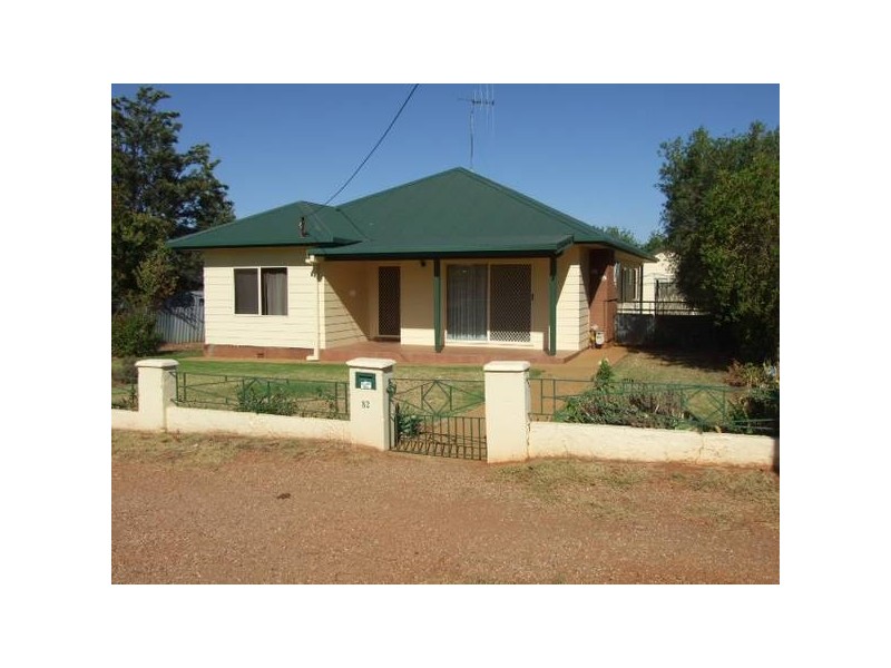 82 High Street, Parkes NSW 2870