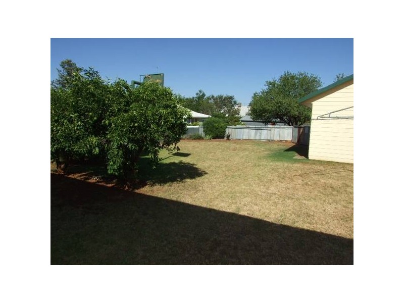 82 High Street, Parkes NSW 2870