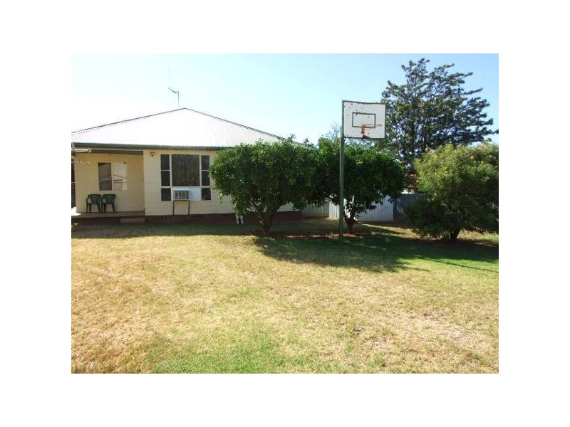 82 High Street, Parkes NSW 2870