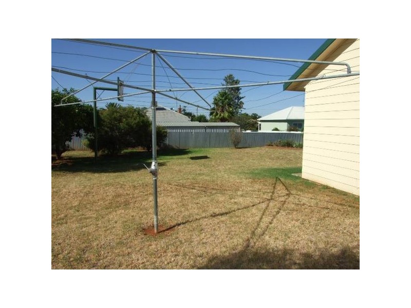 82 High Street, Parkes NSW 2870