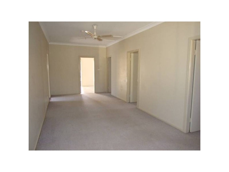 82 High Street, Parkes NSW 2870