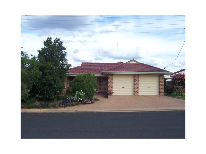 3 Flinders Street, Parkes NSW 2870