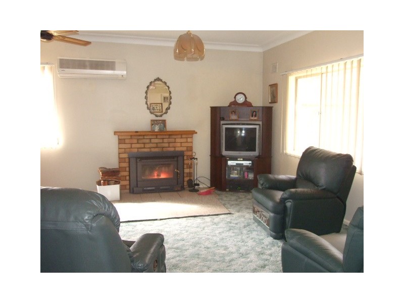 20 Middleton Street, Parkes NSW 2870