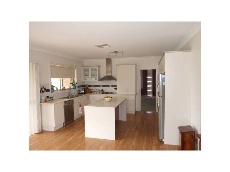 4 Clancy Place, Parkes NSW 2870
