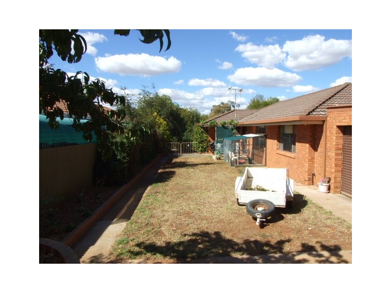 32 Lorking Street, Parkes NSW 2870