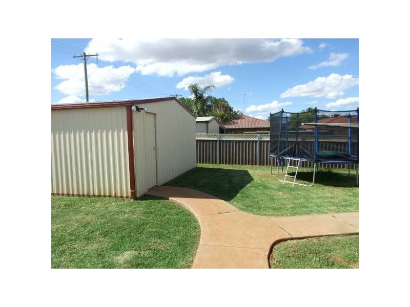 70 Best Street, Parkes NSW 2870