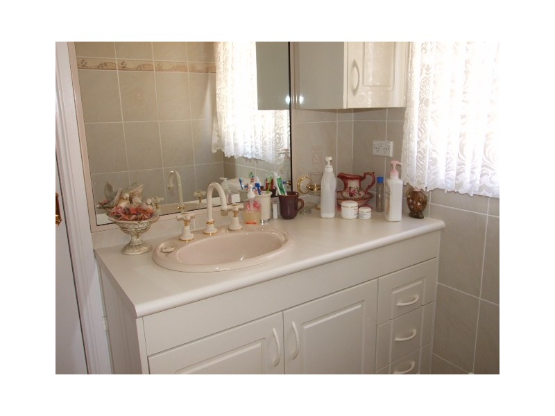 9 Talbot Street, Parkes NSW 2870