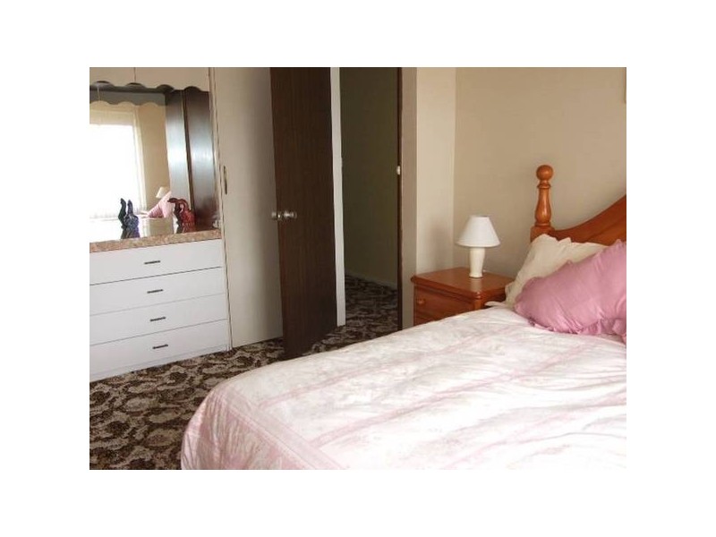 32 Barton Street, Parkes NSW 2870