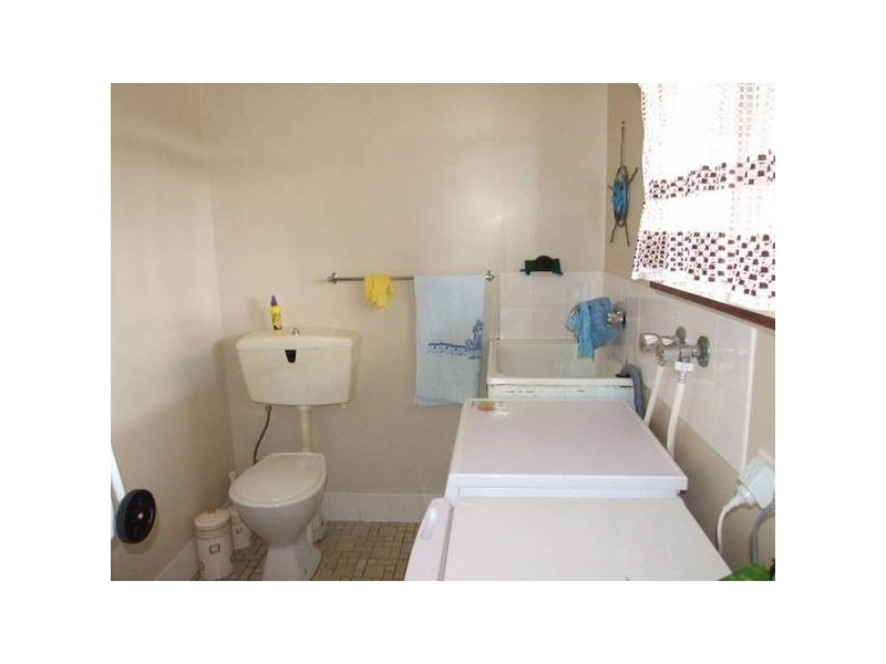 32 Barton Street, Parkes NSW 2870