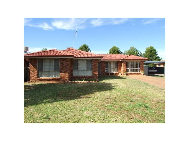 22 Ebelina Cres, Parkes NSW 2870