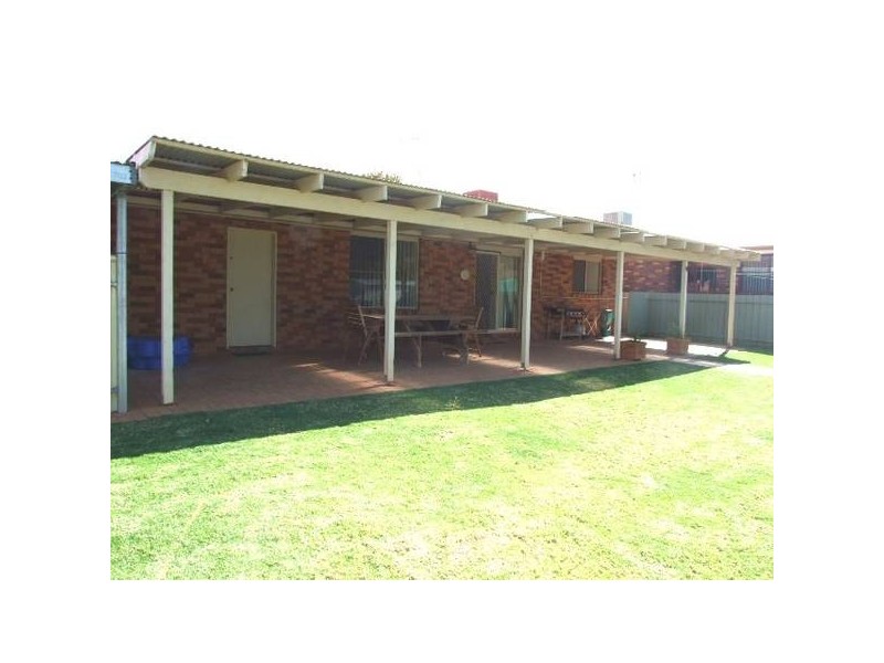 22 Ebelina Cres, Parkes NSW 2870