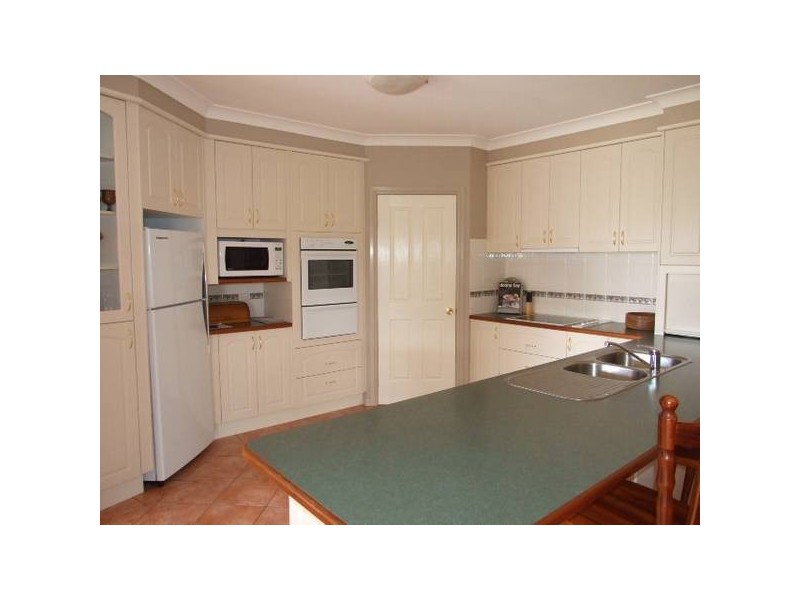 14 Arana Place, Parkes NSW 2870