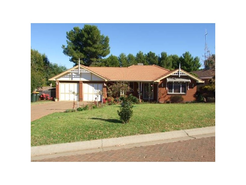 22 Glengowrie Close, Parkes NSW 2870