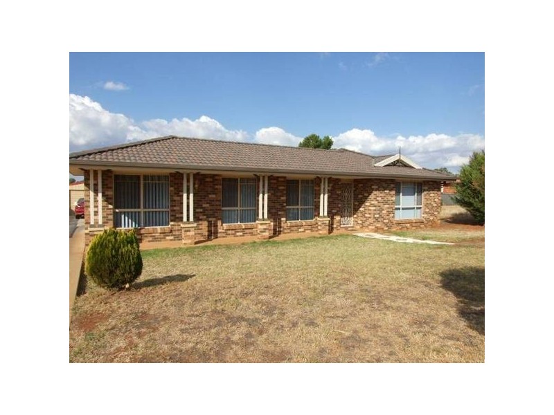 10 Mimosa Avenue, Parkes NSW 2870