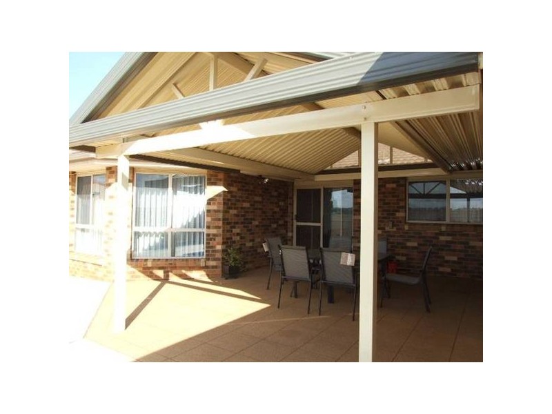 10 Mimosa Avenue, Parkes NSW 2870