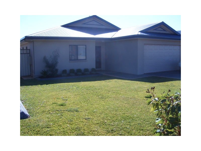 38 Best Street, Parkes NSW 2870