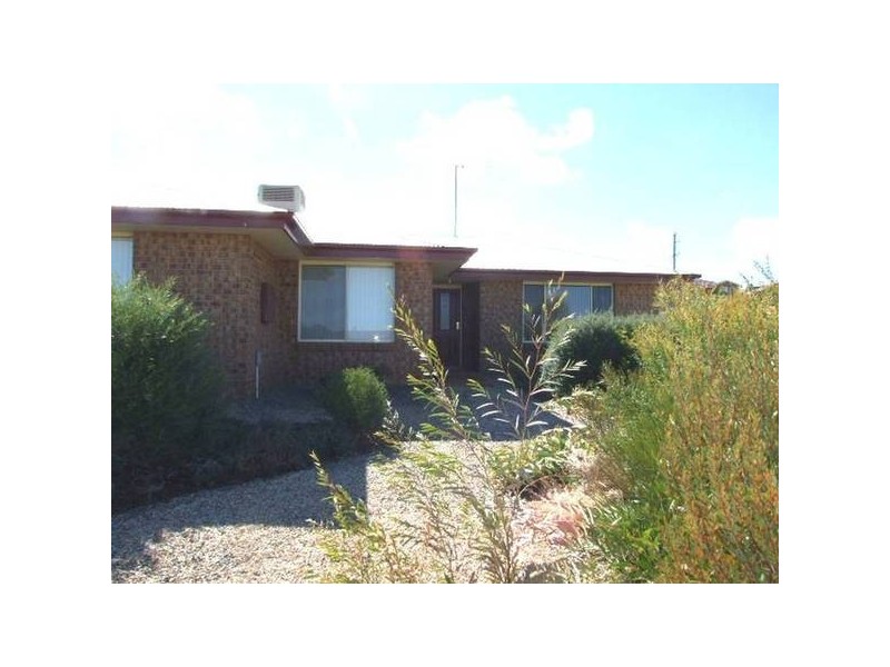 15 Basil Ave, Parkes NSW 2870