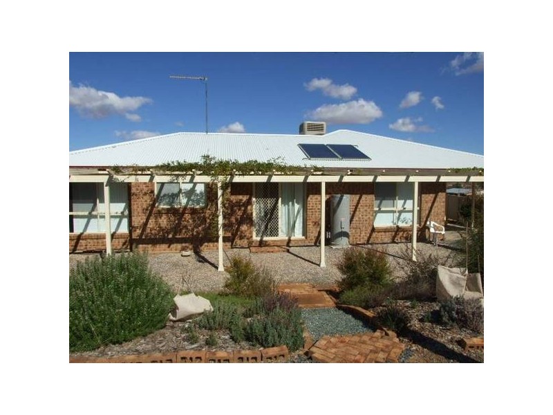 15 Basil Ave, Parkes NSW 2870