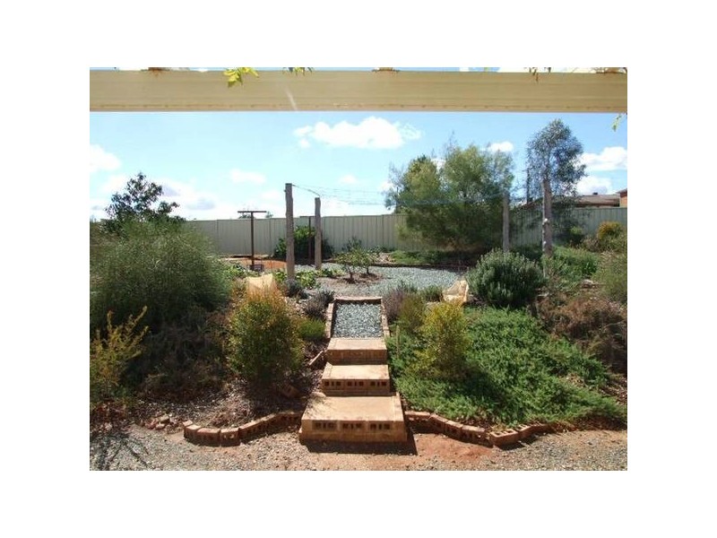 15 Basil Ave, Parkes NSW 2870