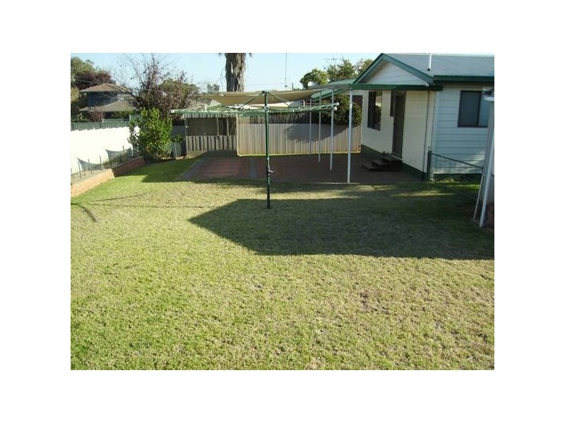 3 Basil Avenue, Parkes NSW 2870
