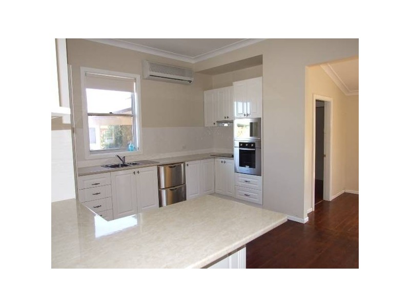 4 Junction Street, Parkes NSW 2870