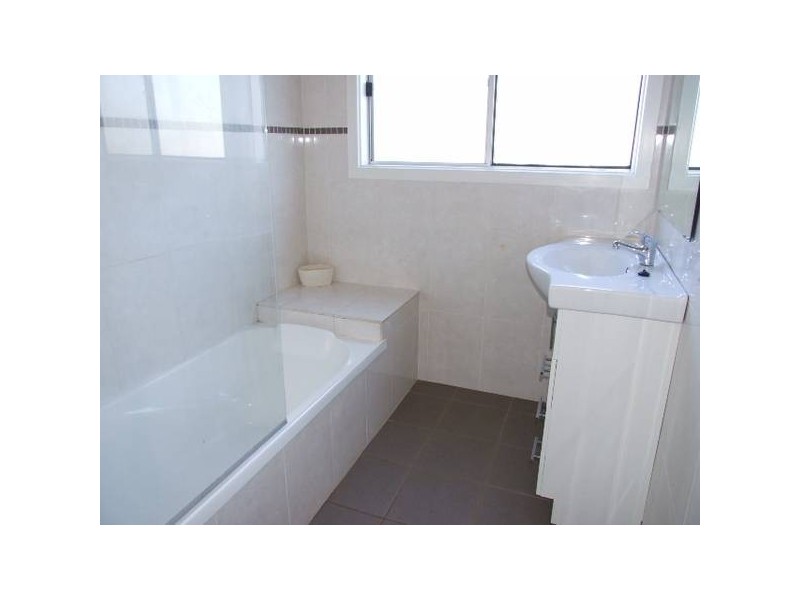 4 Junction Street, Parkes NSW 2870