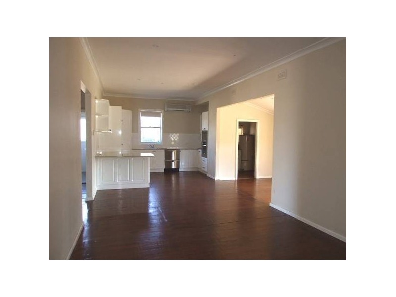 4 Junction Street, Parkes NSW 2870