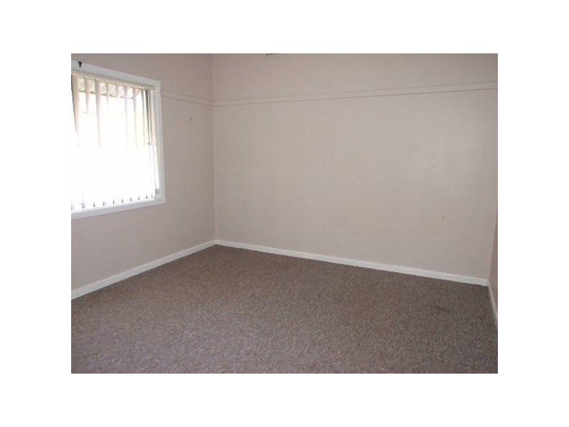 4 Junction Street, Parkes NSW 2870