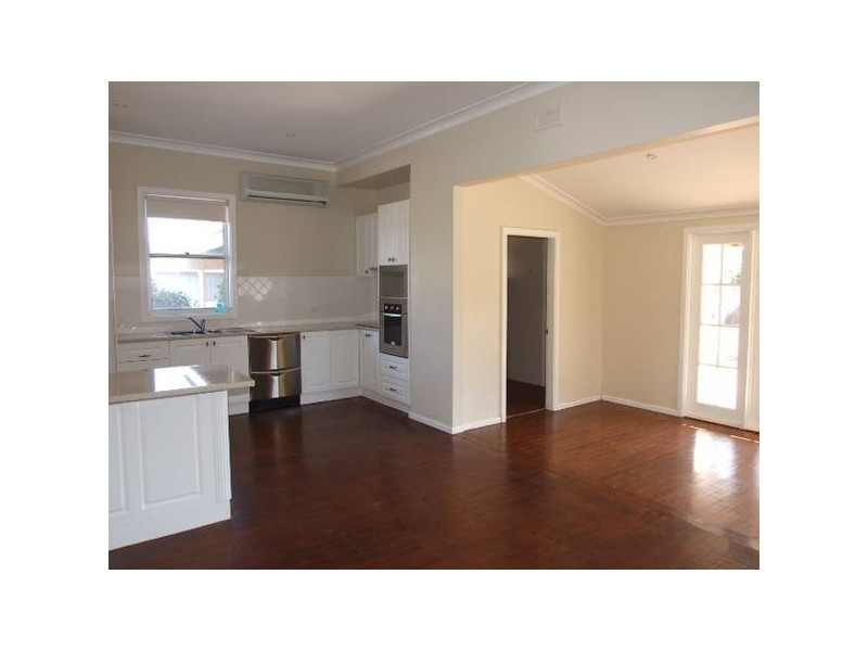 4 Junction Street, Parkes NSW 2870