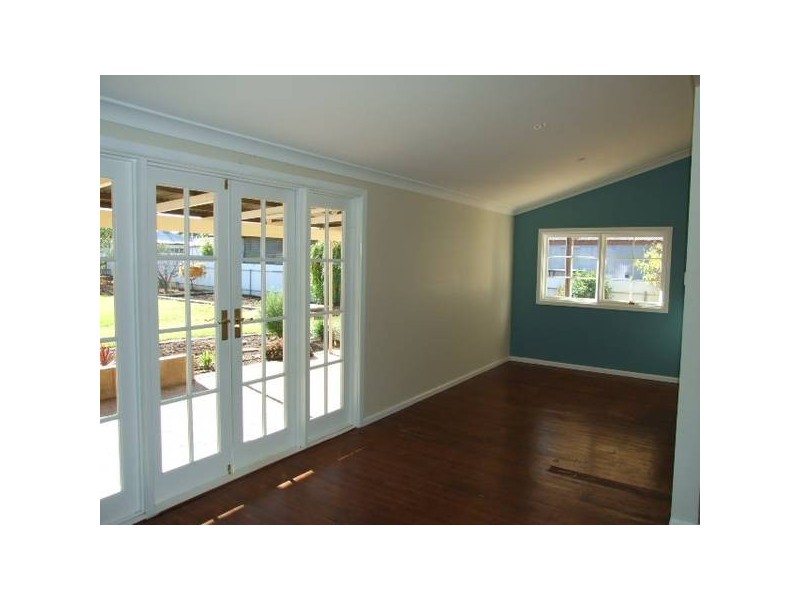 4 Junction Street, Parkes NSW 2870