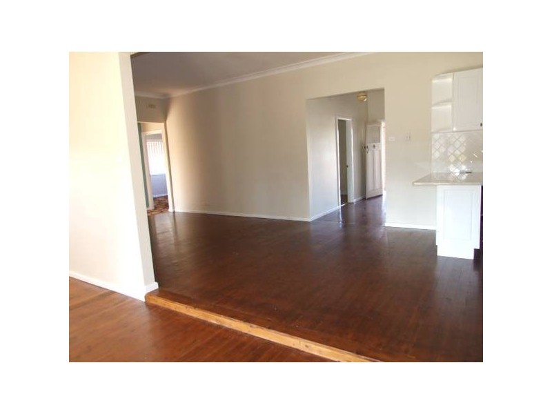 4 Junction Street, Parkes NSW 2870