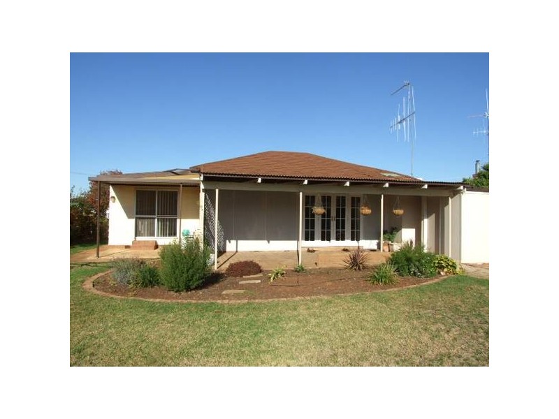 4 Junction Street, Parkes NSW 2870