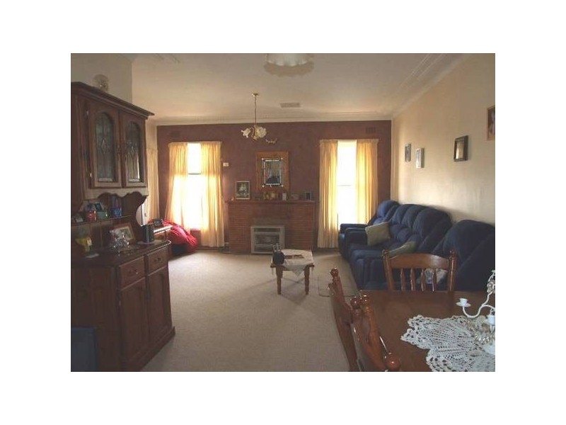 8 Moon Cres, Parkes NSW 2870