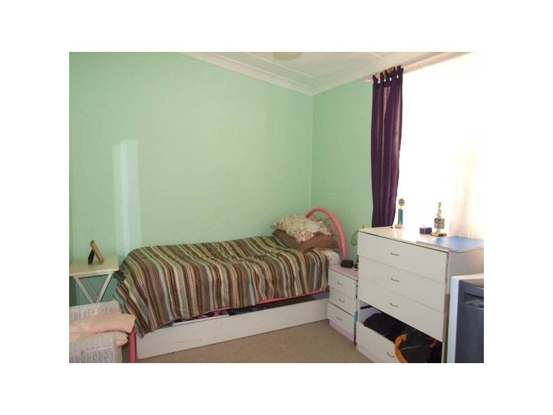 8 Moon Cres, Parkes NSW 2870