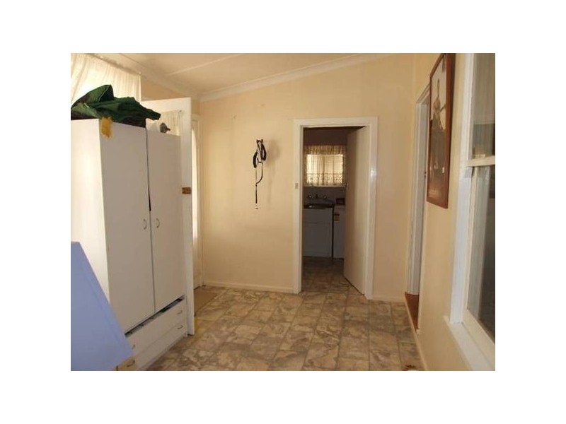 8 Moon Cres, Parkes NSW 2870