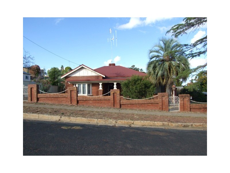15 Bushman Street, Parkes NSW 2870