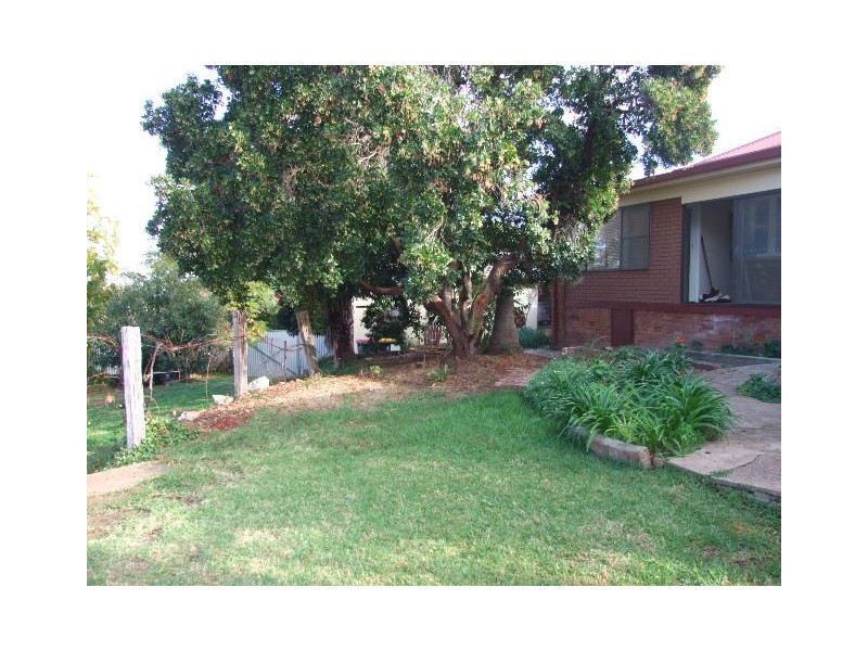 15 Bushman Street, Parkes NSW 2870