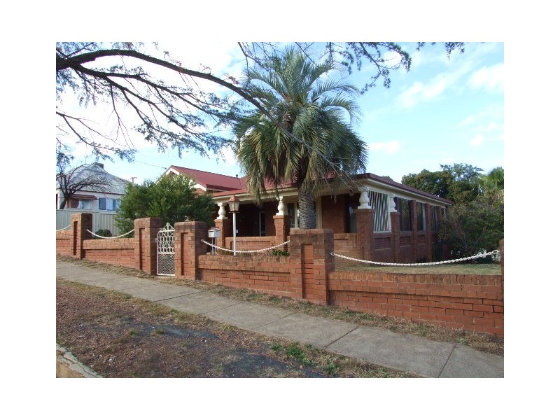 15 Bushman Street, Parkes NSW 2870