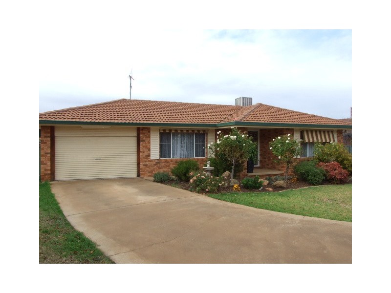 33 Glenhaven Avenue, Parkes NSW 2870