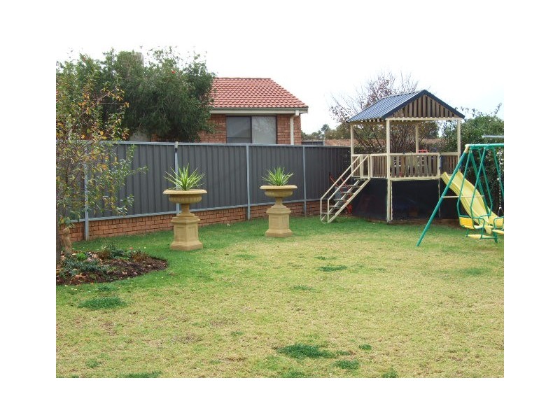 33 Glenhaven Avenue, Parkes NSW 2870