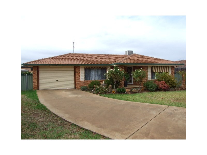 33 Glenhaven Avenue, Parkes NSW 2870