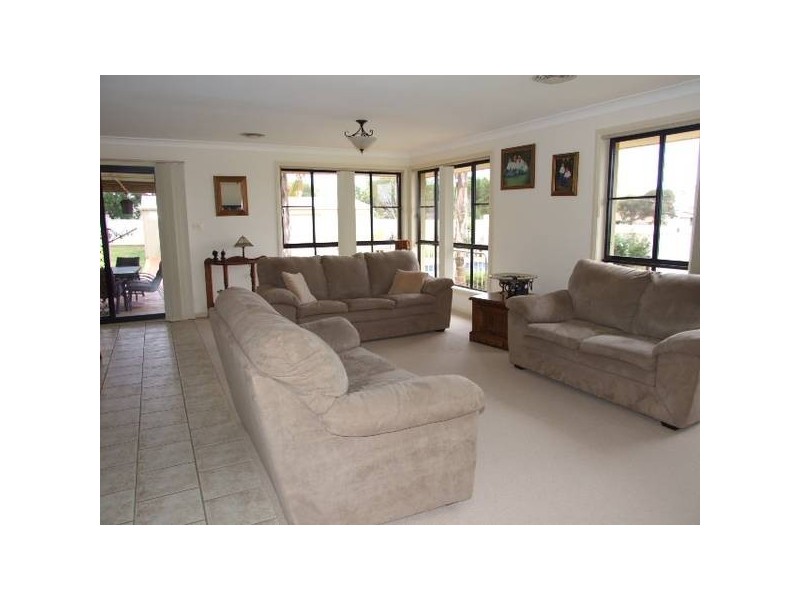 1-3 Avoca Place, Parkes NSW 2870