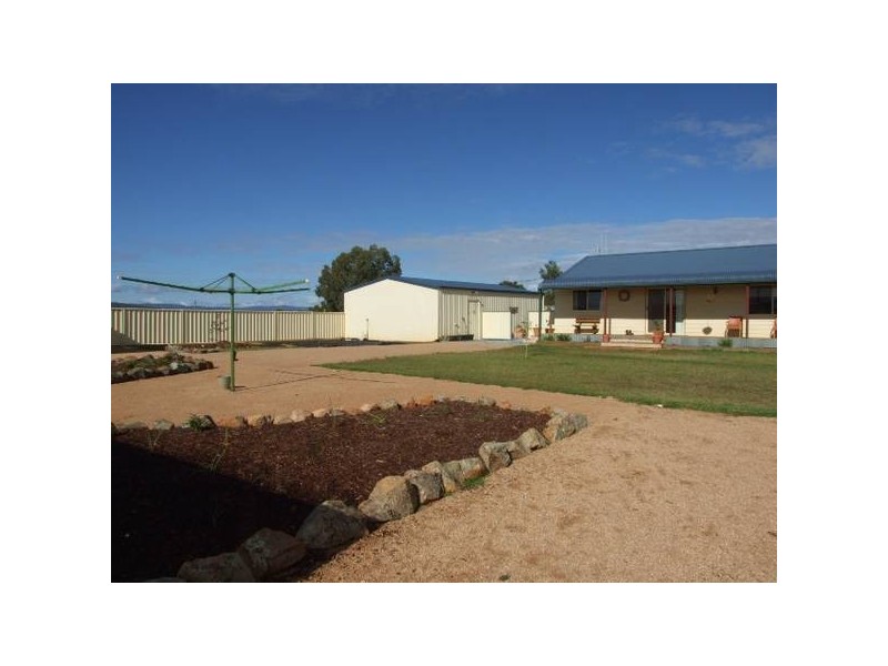20 Field Road, Parkes NSW 2870