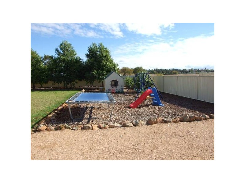 20 Field Road, Parkes NSW 2870