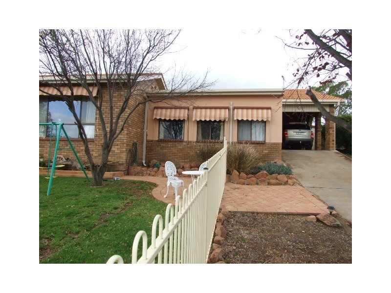 73 East Street, Parkes NSW 2870