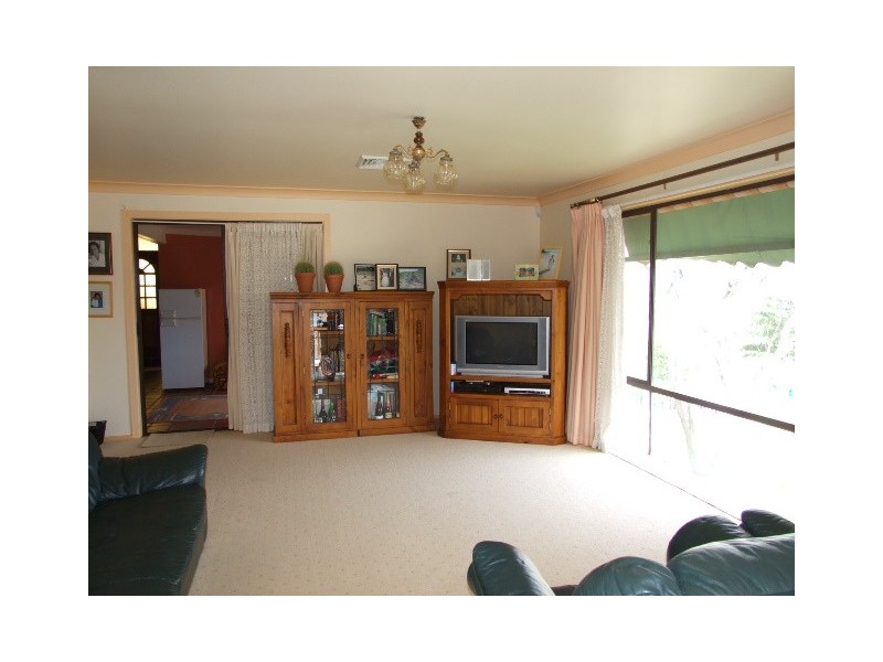73 East Street, Parkes NSW 2870